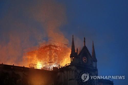 "노트르담 성당 광장 납 분진, 기준치의 최대 1천300배"