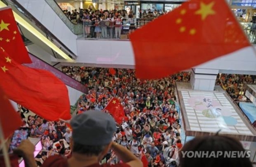 홍콩 곳곳 친중-반중파 충돌…"경찰, 반중 시위대만 체포"