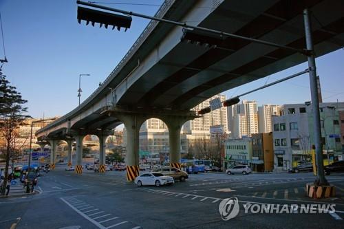 고가도로 밑에 은신, 경찰과 숨바꼭질…한 달 잠복수사로 검거