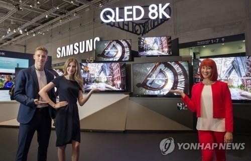 "화면 깨지는 LG TV"·"별 안보이는 삼성TV"…8K '이전투구'