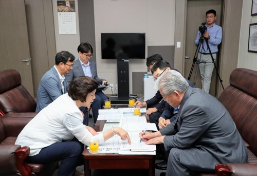 "학교 통폐합 조건 완화를"…노옥희 울산교육감, 국회서 읍소