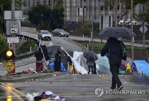 "예일대 나온 월스트리트 뱅커였는데 지금은 LA 노숙자 신세"