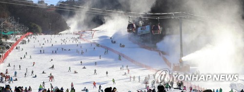 벌써 겨울 시즌 채비…강원지역 스키장 시즌권 판매 돌입