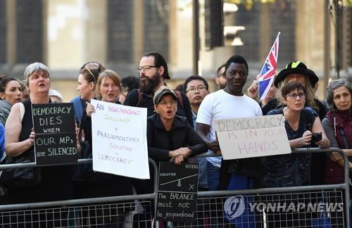 "존슨 총리는 '의회제도 어머니'를 멈춰세운 거짓말의 아버지"