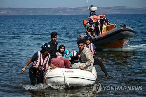 터키, 에게해서 난민 39명 탄 조난 보트 구조