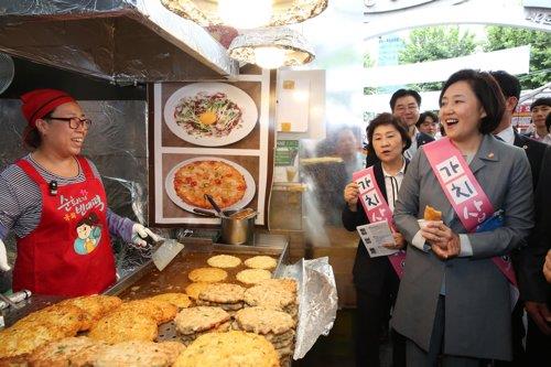 "대형마트가 더 어렵다"…상의, 대규모점포 규제 재검토 요구