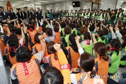 도로공사 점거 보름째…민주노총 농성현장서 임시 대의원대회