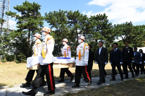 [김포소식] 한국전쟁 때 산화한 김포 13용사 유해 이전 안장