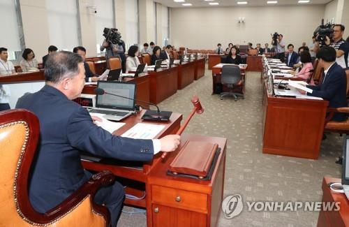 국회 교육위, 한국당 퇴장 속 '고교 무상교육' 법안 의결