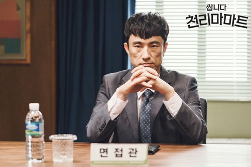 잘나가는 김병철, '천리마마트'서 진짜 맞춤옷 입다