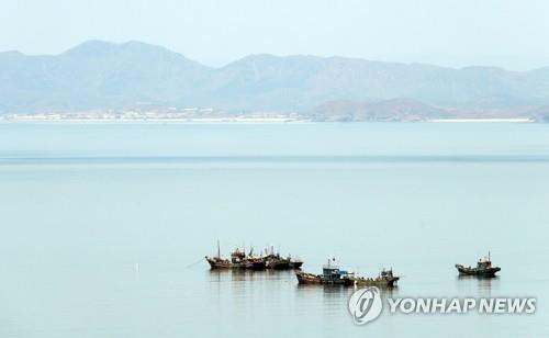 軍, 전날 NLL 넘은 北선박에 경고사격…핫라인 정상가동