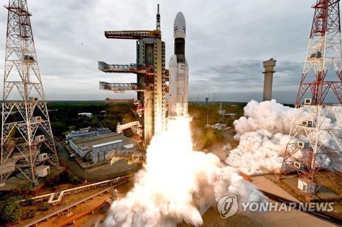 NASA "교신 끊어진 인도 달 착륙선, '하드랜딩'으로 떨어져"