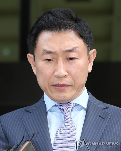 법원 "'스폰서 검사' 김형준 전 부장검사, 징계부가금 취소"(종합)