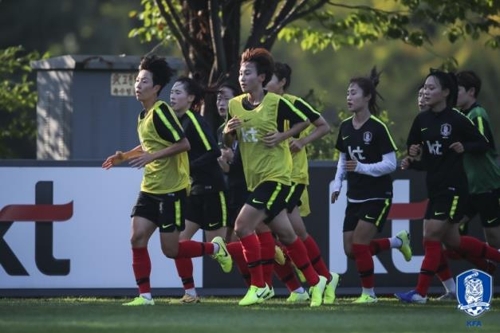 여자축구 대표팀 소집…황인선 감독대행 "미국에 도전하겠다"