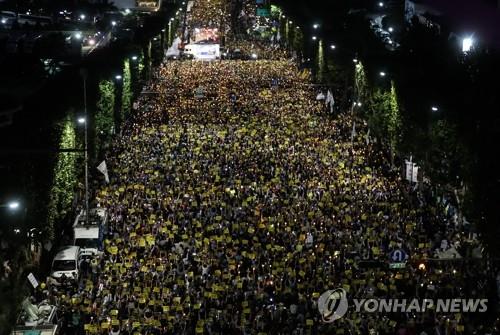 검찰개혁 집회 '朴탄핵 촛불' 이후 최대인파…"매주 계속할 것"