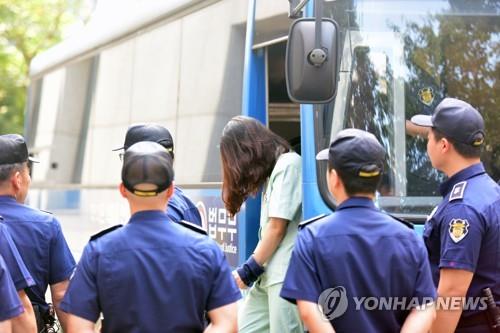 "고유정, 의붓아들도 살해"…경찰서 공 넘겨받은 검찰 판단은