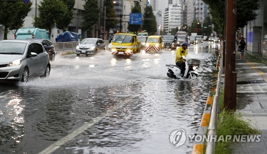 태풍 `파사이` 일본 직격탄…`잠기고 무너지고` 피해 속출