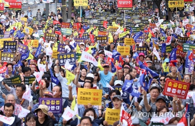 "분양가 상한제 중단하라" 재개발·재건축조합 대규모 시위