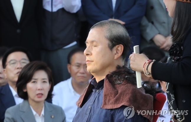 황교안, "조국 장관 사퇴하라" 삭발‥靑 "文대통령, 삭발 재고 요청"