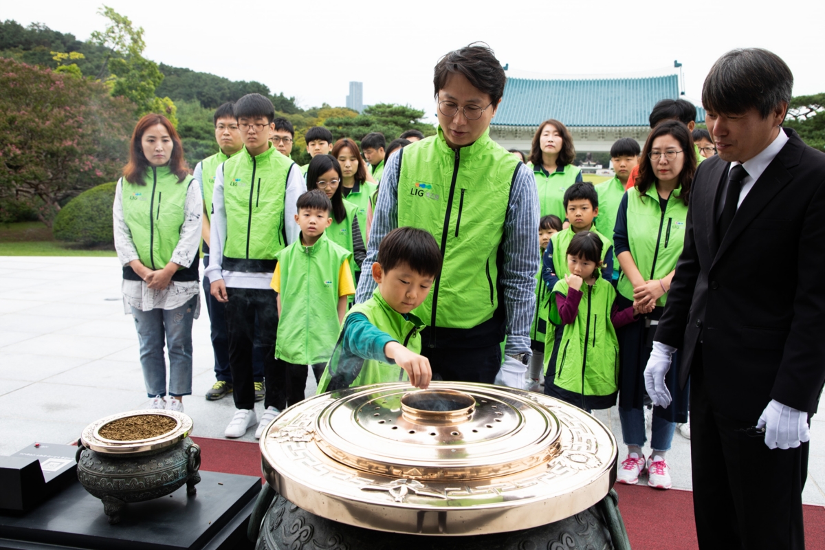 LIG넥스원, 국립묘지 묘역 정화활동..."순국선열에 감사"