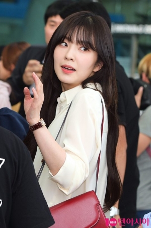 [TEN PHOTO]레드벨벳 아이린 &#39;공항 마비시킨 인기&#39;