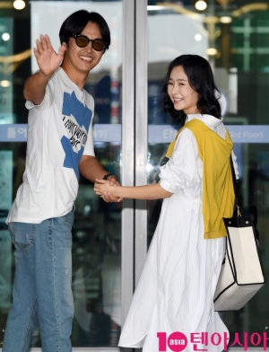 [TEN PHOTO]윤상현-메이비 &#39;뽀뽀요청에 손만 흔들고 가지요~&#39;
