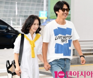 [TEN PHOTO]윤상현-메이비 &#39;두 손 꼭 잡고 출국&#39;