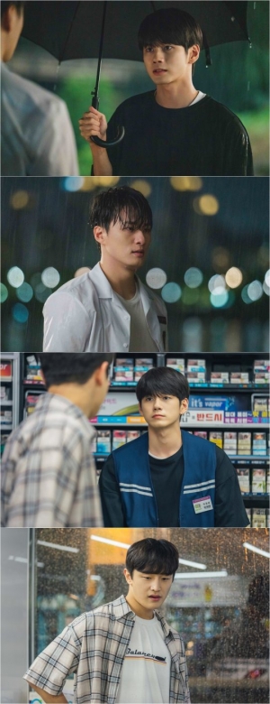 &#39;열여덟의 순간&#39; 옹성우vs신승호, 위태로운 소년들…빗속 만남