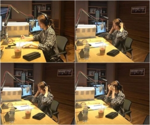 박하선, &#34;생방준비 중&#34;···'FM영화음악' 방송 현장 공개