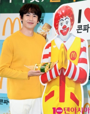 [TEN PHOTO]2PM 닉쿤 &#39;이른 아침부터 열일중&#39;