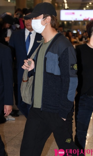 [TEN PHOTO]방탄소년단 RM &#39;아래 위 한 브랜드로 통일&#39;