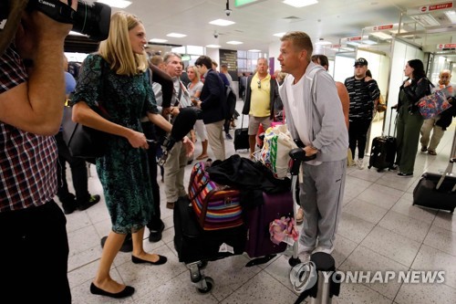 결혼식 망치고 시한부환자 여행 취소…英토머스쿡 파산피해 속출