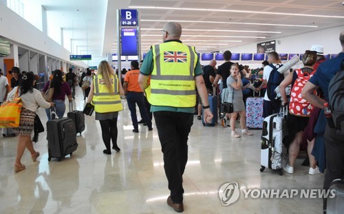 英여행사 토머스쿡 파산 혼란 이틀째…"송환작전에 2주 소요"