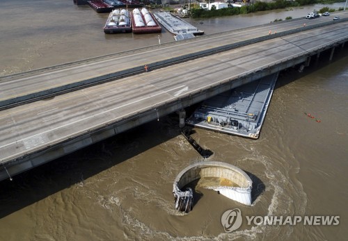 열대저기압 이멜다, 최대 1ｍ '물폭탄'…美 텍사스 사망자 5명