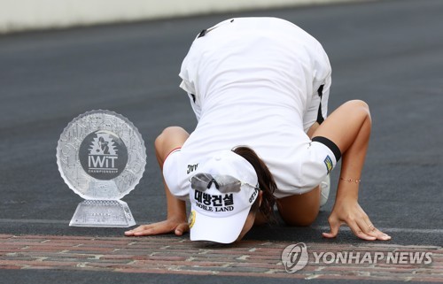 시즌 2승째 허미정 "10월 부산 LPGA 대회서 3승 도전"(종합)