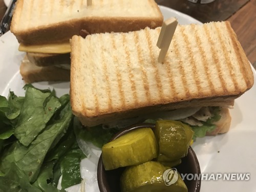 소비자원 "샌드위치, 한끼 식사로 부족…맛·식감 제각각"