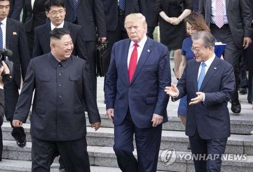 文대통령, '포스트 추석' 화두…曺정국 넘고 비핵화 돌파구 찾기