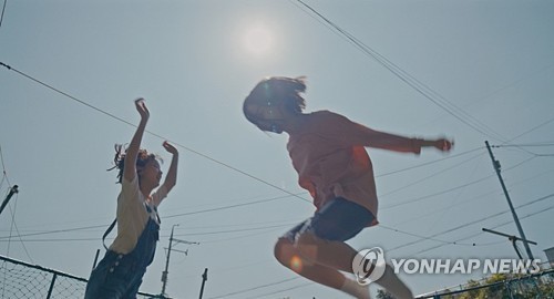 독립영화 '벌새'·'우리집', 비수기에도 선전 …4만명 돌파