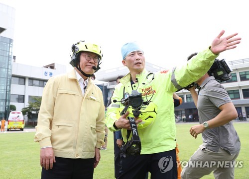 이국종, 병원서 규탄집회 연 보수단체에 "징계요구 해달라"