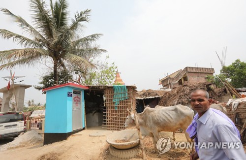 하층민 거리서 용변보다 맞아죽는데…印총리는 '화장실 보급賞'