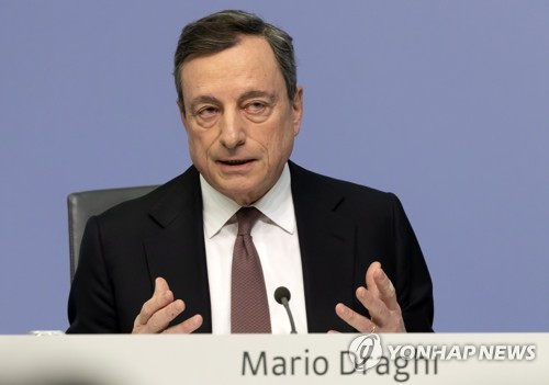 ECB 드라기, 트럼프의 환율 발언 일축…"환율 목표아냐"(종합)