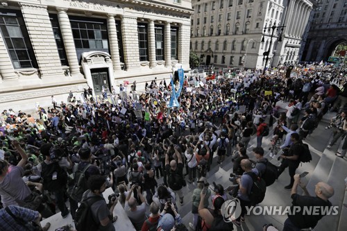 "기후변화 막아라"…전 세계 150국에서 수백만 청년들 거리로