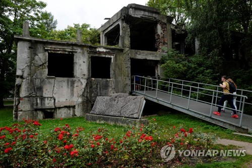 獨대통령, 2차대전 첫 폭격 현장서 "용서 구한다"