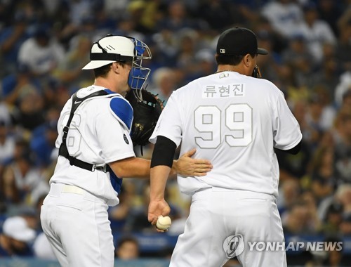 류현진, 정규리그 마지막 홈 등판서 신인 포수 스미스와 호흡