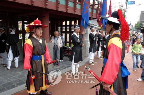 원주서 즐기는 가을여행…강원감영 수문병 교대식·시티투어버스