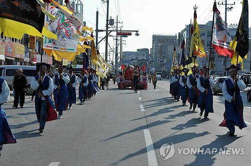 원주 강원감영 '수문병 교대식' 재현·'취고수악대' 행진