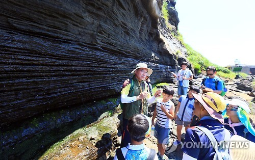 [줌in제주] ①올레길 탐방객 '반 토막'…제주 '걷는 길' 방치되고, 잊히고