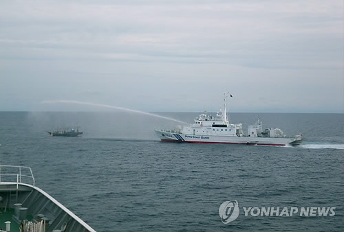 北 "EEZ 불법침입 日선박 쫓아내…日에 엄중 주의 환기"