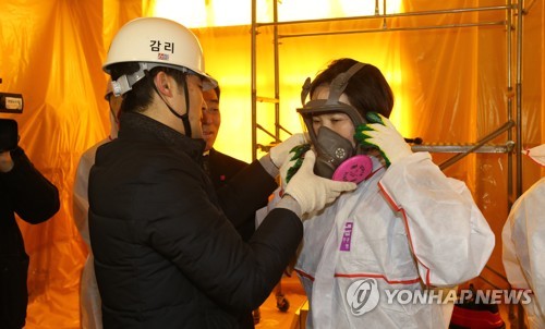 학교 석면 제거 3년 넘었는데 33%만 완료…지역별 편차도 커