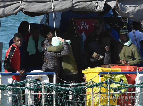 "EU, 阿 르완다에도 난민센터 건립 추진"…고육지책? 나쁜 정책?